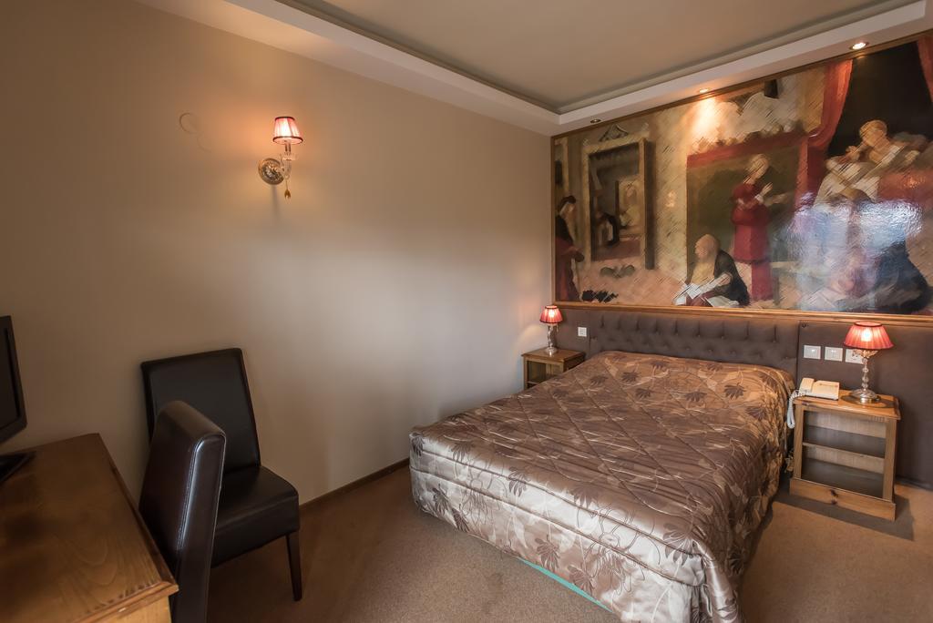 Anesis Hotel 3*